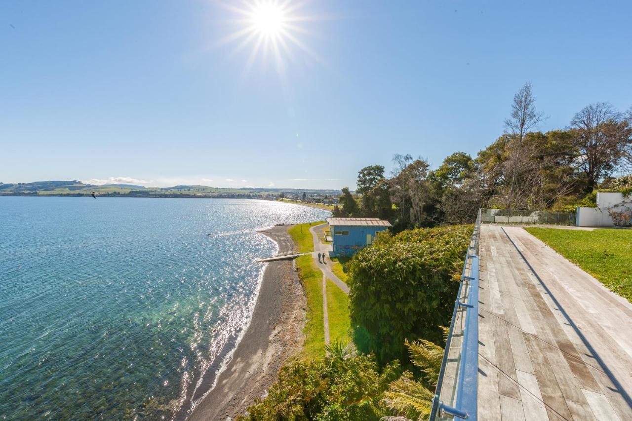 Spectacular Lakefront Home เทาโป ภายนอก รูปภาพ